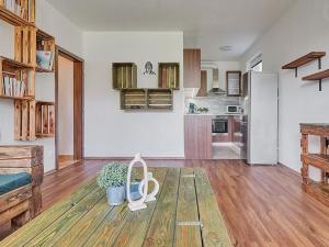 Pronájem bytu 2+kk, Praha - Dubeč, Dubeckého, 53 m2