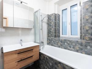Pronájem bytu 2+kk, Praha - Holešovice, Tusarova, 63 m2