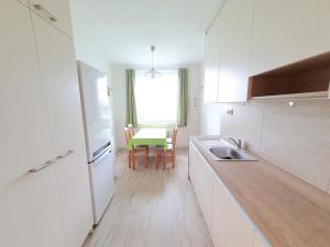 Pronájem bytu 3+1, Praha - Modřany, Vazovova, 75 m2