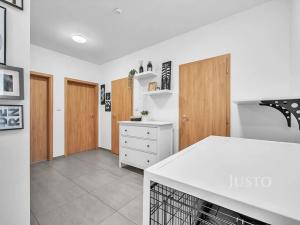 Prodej bytu 3+kk, Praha - Uhříněves, Oty Bubeníčka, 80 m2