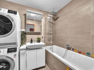 Prodej bytu 3+kk, Praha - Uhříněves, Oty Bubeníčka, 80 m2