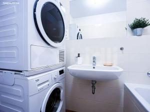 Pronájem bytu 2+kk, Praha - Žižkov, V zahrádkách, 58 m2