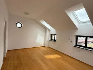 Pronájem bytu 2+kk, Praha - Vršovice, Bartoškova, 79 m2