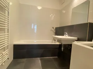 Pronájem bytu 2+kk, Praha - Vysočany, Sousedíkova, 55 m2