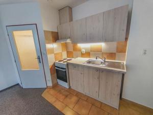 Pronájem bytu 2+kk, Trutnov, Lípové náměstí, 56 m2