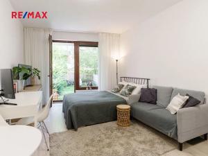 Prodej bytu 1+kk, Praha - Smíchov, Jeřabinová, 26 m2