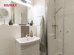 Prodej bytu 1+kk, Praha - Smíchov, Jeřabinová, 26 m2
