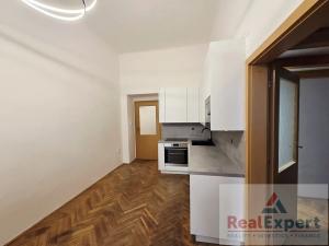 Pronájem bytu 1+1, Praha - Karlín, Kubova, 42 m2