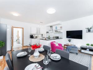 Prodej bytu 4+kk, Praha, Zvěřinova, 108 m2