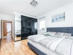 Prodej bytu 4+kk, Praha, Zvěřinova, 108 m2