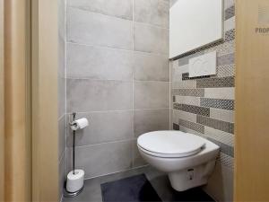 Prodej bytu 2+1, Židlochovice, sídl. Družba, 55 m2
