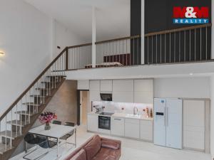 Prodej bytu 2+kk, Klatovy - Klatovy III, Husovo náměstí, 77 m2