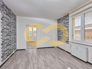 Prodej bytu 3+1, Volary, Sídl. Míru, 65 m2