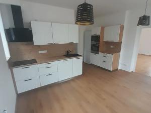 Pronájem bytu 4+kk, Praha - Kobylisy, Klíčanská, 95 m2