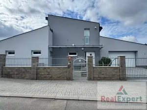 Pronájem rodinného domu, Šestajovice, Křížovnická, 180 m2