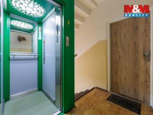 Prodej bytu 2+1, Karlovy Vary, Brigádníků, 55 m2
