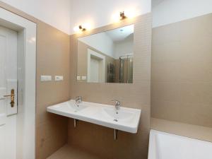Pronájem bytu 4+1, Praha - Smíchov, Kořenského, 121 m2