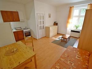 Pronájem bytu 1+kk, Praha - Holešovice, U Uranie, 26 m2