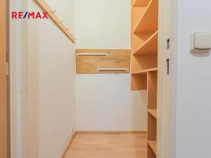 Prodej bytu 3+1, Praha - Kobylisy, Kubíkova, 62 m2