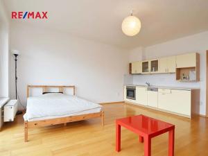 Pronájem bytu 1+kk, Praha - Strašnice, Názovská, 41 m2