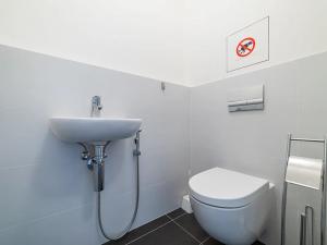 Pronájem bytu 3+kk, Praha - Jinonice, Pod stolovou horou, 82 m2