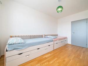 Pronájem bytu 3+kk, Praha - Jinonice, Pod stolovou horou, 82 m2