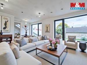 Prodej bytu 4+kk, Praha - Holyně, náměstí Pod lípou, 128 m2