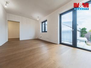 Prodej bytu 4+kk, Praha - Holyně, náměstí Pod lípou, 128 m2