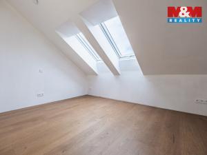 Prodej bytu 4+kk, Praha - Holyně, náměstí Pod lípou, 128 m2