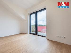 Prodej bytu 4+kk, Praha - Holyně, náměstí Pod lípou, 128 m2