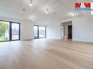 Prodej bytu 4+kk, Praha - Holyně, náměstí Pod lípou, 128 m2