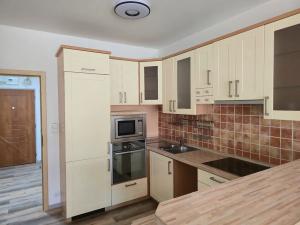 Prodej bytu 2+kk, Praha - Libeň, Nad Okrouhlíkem, 112 m2