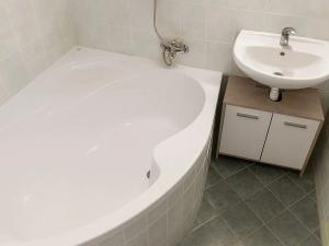 Prodej bytu 2+kk, Praha - Řeporyje, Kakosova, 46 m2