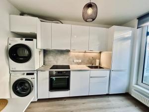 Pronájem bytu 2+kk, Praha - Strašnice, Třebohostická, 36 m2