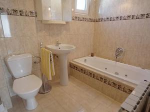 Prodej rodinného domu, Úsilné, 280 m2