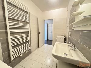 Pronájem bytu 1+kk, Kladno, Generála Selnera, 35 m2