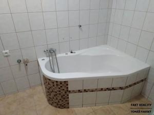 Pronájem bytu 2+1, Děčín, Teplická, 58 m2