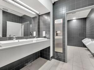 Pronájem kanceláře, Praha - Holešovice, Jankovcova, 603 m2