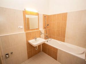 Pronájem bytu 2+kk, Mikulov, Bezručova, 76 m2