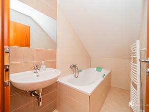 Pronájem bytu 2+kk, Zlonín, Hlavní, 50 m2