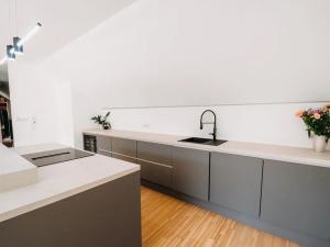 Prodej bytu 2+kk, Praha, Bořivojova, 101 m2