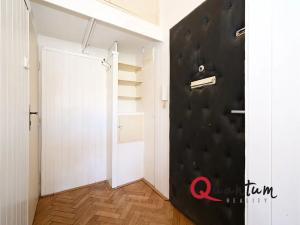 Pronájem bytu 1+kk, Praha - Holešovice, Veverkova, 29 m2