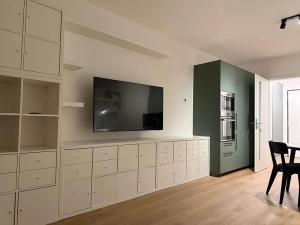 Pronájem bytu 1+kk, Praha - Horní Měcholupy, Milánská, 35 m2