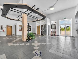 Prodej výrobních prostor, Milovice, Italská, 1819 m2