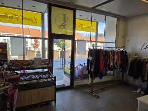 Pronájem obchodního prostoru, Třebíč, Karlovo nám., 72 m2