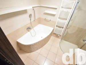 Pronájem bytu 3+kk, Karlovy Vary, Kosmonautů, 110 m2