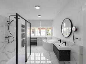 Pronájem bytu 3+1, Praha - Dejvice, 137 m2