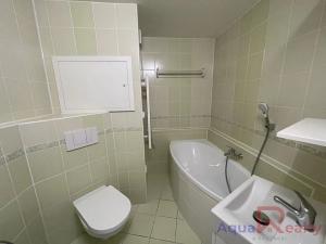 Pronájem bytu 1+1, Karlovy Vary, nábřeží Jana Palacha, 58 m2