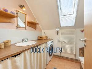 Prodej rodinného domu, Rynholec, nám. 1. máje, 259 m2