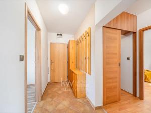 Prodej bytu 3+kk, Praha - Prosek, Vysočanská, 73 m2